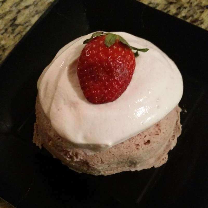 Personal Strawberries &amp; Creme Cake